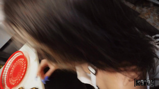 На кухне озабоченные повара толпой выебали молодую посудомойщицу и залили лицо спермой