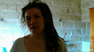 Сосед лижет мастурбирует письку до оргазма