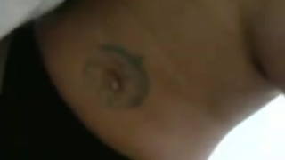 Грудастая брюнетка любит скакать на члене супруга